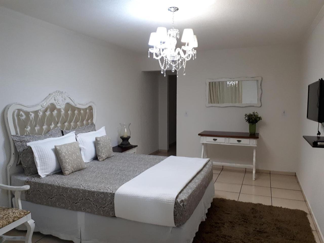 Pousada Cris Garden Bed&Breakfast Foz do Iguacu Exterior photo