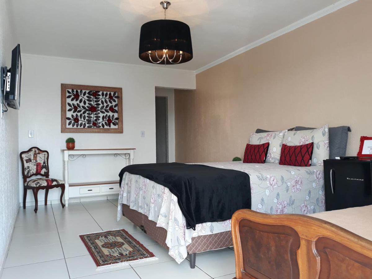 Pousada Cris Garden Bed&Breakfast Foz do Iguacu Exterior photo